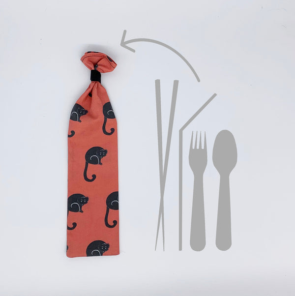 Red ruffed lemur reusable straw case